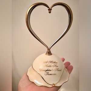 Ardleigh Elliott Music Box Faith and Family Brand  Mothers Heart. Collectible.